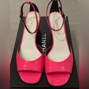 CHANEL 23A Metiers D'Art Pink Patent Ankle Strap Sandals Heels 39 US 8.5 NIB